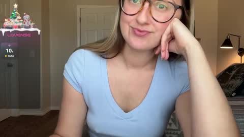 Snapshot of wanderlustjade chatting on December 19, 5:08 pm Jade Adonis online show from December 19, 5:08 pm