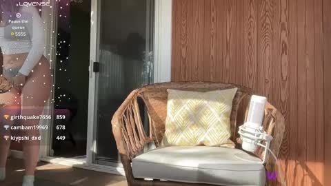 Snapshot of wanderlustjade chatting on January 3, 5:53 pm Jade Adonis online show from January 3, 5:53 pm