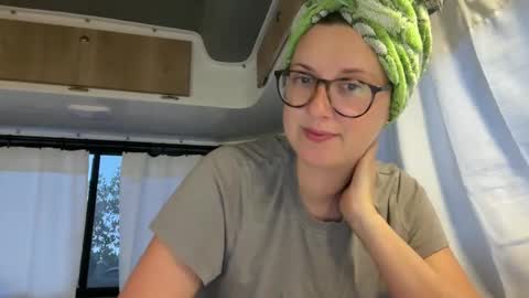 Snapshot of wanderlustjade chatting on February 2, 1:19 pm Jade Adonis online show from February 2, 1:19 pm