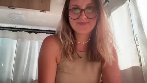 Snapshot of wanderlustjade chatting on February 10, 8:42 pm Jade Adonis online show from February 10, 8:42 pm