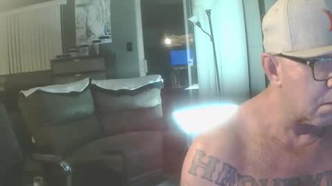 Snapshot of wantitbutyoucanthaveit chatting on November 30, 3:21 am inittogetitin online show from November 30, 3:21 am