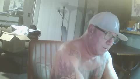 Snapshot of wantitbutyoucanthaveit chatting on December 3, 7:16 am inittogetitin online show from December 3, 7:16 am