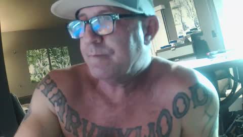 Snapshot of wantitbutyoucanthaveit chatting on December 5, 12:03 pm inittogetitin online show from December 5, 12:03 pm