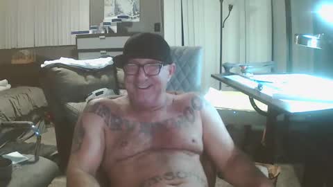 Snapshot of wantitbutyoucanthaveit chatting on December 14, 7:58 am inittogetitin online show from December 14, 7:58 am