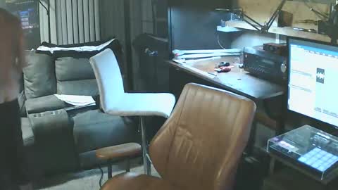 inittogetitin online show from February 9, 3:43 am