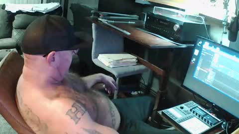 inittogetitin online show from February 23, 7:39 am