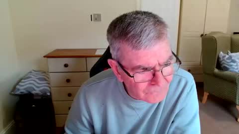 Snapshot of wanttobefree22 chatting on October 17, 1:35 pm wanttobefree22 online show from October 17, 1:35 pm