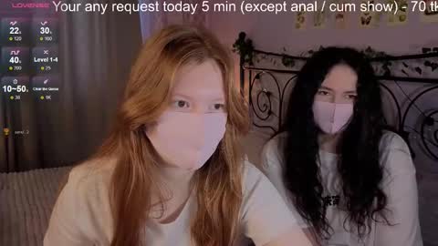 lira and flo online show from January 18, 5:44 am