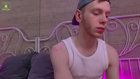 Snapshot of warmwhisp chatting on February 19, 10:22 am ZID online show from February 19, 10:22 am