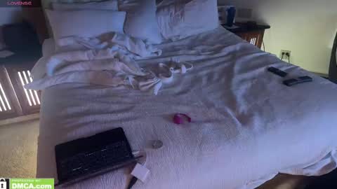 WatchUsFuck69247 online show from February 21, 7:10 pm