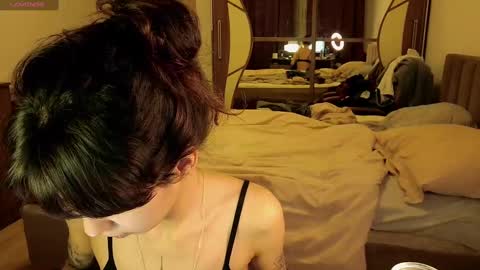 Snapshot of wavy_nights chatting on December 2, 6:54 pm Mina online show from December 2, 6:54 pm