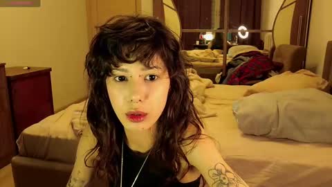 Snapshot of wavy_nights chatting on December 5, 4:55 pm Mina online show from December 5, 4:55 pm