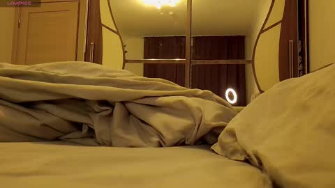 Snapshot of wavy_nights chatting on December 11, 2:44 pm Mina online show from December 11, 2:44 pm