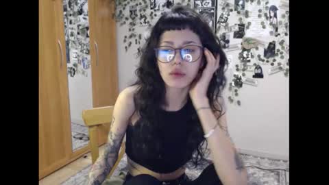 Snapshot of wavy_nights chatting on September 9, 7:13 pm Mina online show from September 9, 7:13 pm