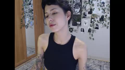 Snapshot of wavy_nights chatting on September 18, 6:26 am Mina online show from September 18, 6:26 am