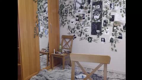 Snapshot of wavy_nights chatting on October 6, 5:05 am Mina online show from October 6, 5:05 am