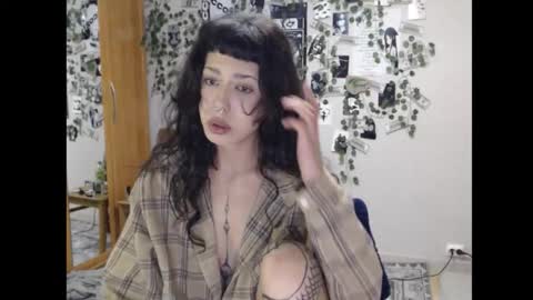 Snapshot of wavy_nights chatting on October 6, 7:22 pm Mina online show from October 6, 7:22 pm