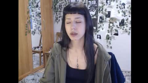 Snapshot of wavy_nights chatting on October 9, 8:34 am Mina online show from October 9, 8:34 am