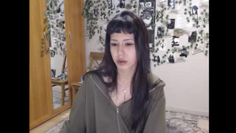 Snapshot of wavy_nights chatting on October 17, 1:20 am Mina online show from October 17, 1:20 am