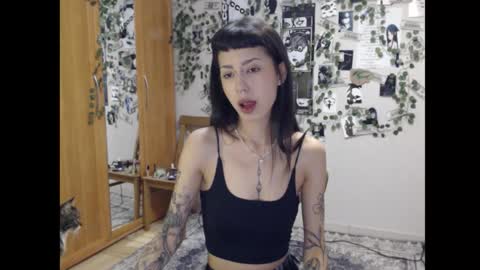 Snapshot of wavy_nights chatting on October 24, 8:38 pm Mina online show from October 24, 8:38 pm