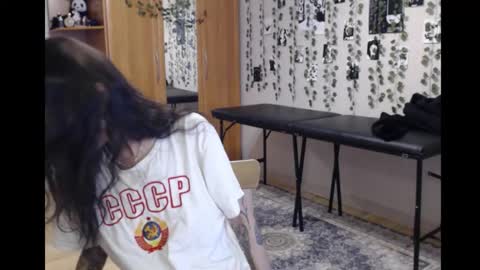 Snapshot of wavy_nights chatting on October 29, 6:04 am Mina online show from October 29, 6:04 am