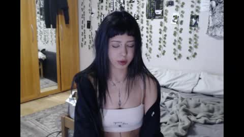 Snapshot of wavy_nights chatting on April 17, 6:00 pm Mina online show from April 17, 6:00 pm