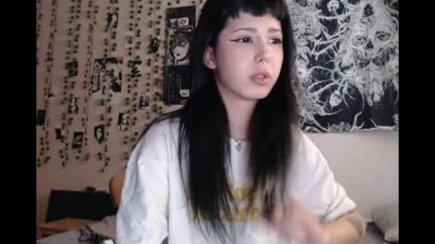 Snapshot of wavy_nights chatting on April 19, 12:59 pm Mina online show from April 19, 12:59 pm