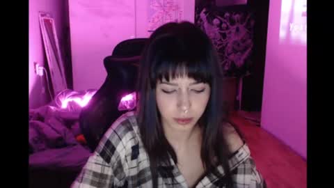 Snapshot of wavy_nights chatting on July 20, 12:03 am Mina online show from July 20, 12:03 am