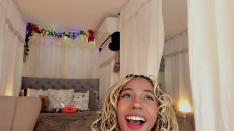 Wayuu Goddess  3 online show from December 14, 9:24 pm