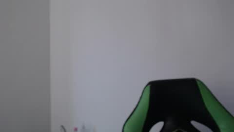 Snapshot of we_n_you chatting on April 7, 2:17 pm Trixie 3 online show from April 7, 2:17 pm
