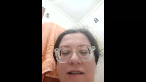 Snapshot of webgirl2 chatting on February 24, 9:46 pm Marina online show from February 24, 9:46 pm