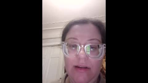 Snapshot of webgirl2 chatting on February 25, 10:52 pm Marina online show from February 25, 10:52 pm
