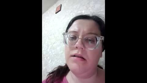 Snapshot of webgirl2 chatting on March 7, 12:18 am Marina online show from March 7, 12:18 am