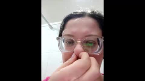 Snapshot of webgirl2 chatting on April 4, 10:07 pm Marina online show from April 4, 10:07 pm
