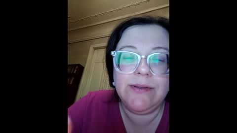 Snapshot of webgirl2 chatting on April 8, 11:37 pm Marina online show from April 8, 11:37 pm