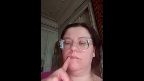 Snapshot of webgirl2 chatting on April 9, 3:17 pm Marina online show from April 9, 3:17 pm