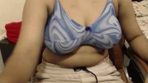 Snapshot of webshowxxx chatting on October 4, 3:04 am mina online show from October 4, 3:04 am