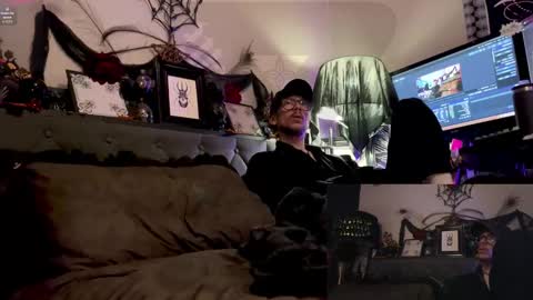 Snapshot of webz_and_kordz chatting on March 16, 1:22 am WebzKordz online show from March 16, 1:22 am