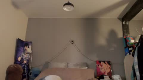 Snapshot of weed_princesss chatting on July 6, 9:06 am moon online show from July 6, 9:06 am