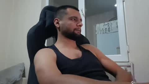 Snapshot of weezing442 chatting on December 15, 3:53 pm alp online show from December 15, 3:53 pm