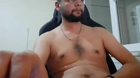 Snapshot of weezing442 chatting on January 14, 6:17 pm alp online show from January 14, 6:17 pm