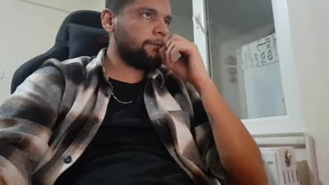 Snapshot of weezing442 chatting on January 17, 5:41 pm alp online show from January 17, 5:41 pm