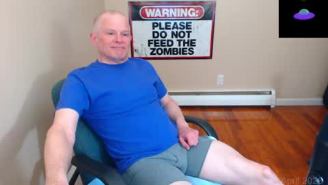 Snapshot of weird_chris chatting on April 27, 12:52 am Chris online show from April 27, 12:52 am