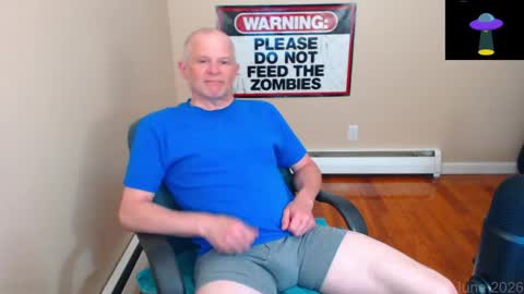 Snapshot of weird_chris chatting on June 6, 5:50 pm Chris online show from June 6, 5:50 pm