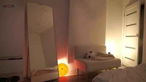 Maya online show from March 22, 7:28 pm