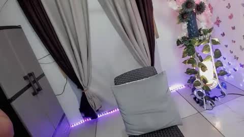 Hi Im LOVIE Please dont forget to follow and thumbs up me online show from October 4, 4:49 pm