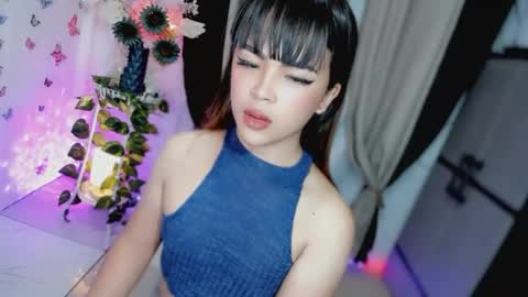Snapshot of wellcumbabyxx chatting on April 17, 2:25 am Hi Im LOVIE Please dont forget to follow and thumbs up me online show from April 17, 2:25 am