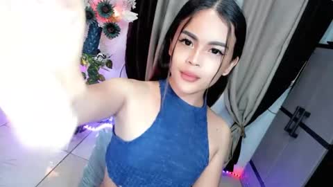 Snapshot of wellcumbabyxx chatting on April 18, 9:59 pm Hi Im LOVIE Please dont forget to follow and thumbs up me online show from April 18, 9:59 pm