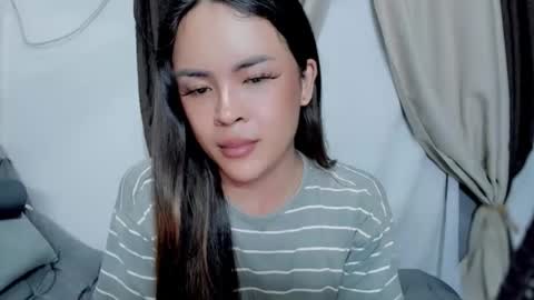 Snapshot of wellcumbabyxx chatting on May 23, 2:43 pm Hi Im LOVIE Please dont forget to follow and thumbs up me online show from May 23, 2:43 pm