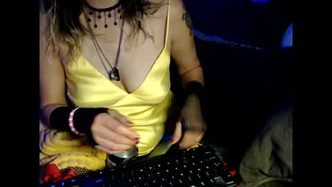 Snapshot of weluvwoman84 chatting on January 13, 9:52 am RiZZA and MiKE online show from January 13, 9:52 am